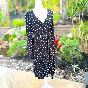 ANTHROPOLOGIE’S LILY AND LIONEL black 100% silk long bell sleeve midi sz L